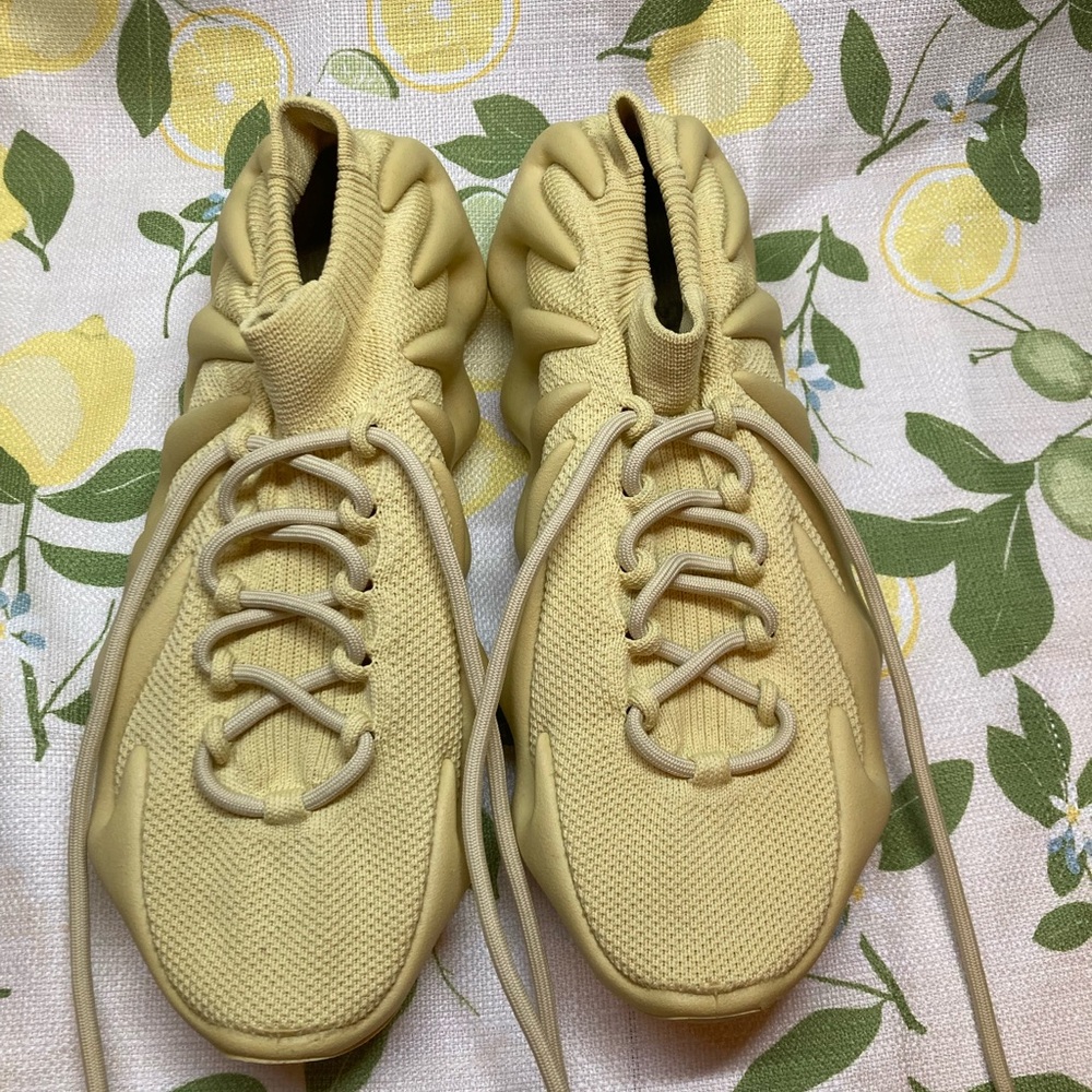 Adidas Yeezy 450 sulfur yellow mens size 11m